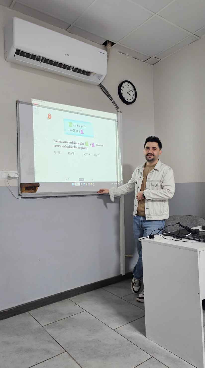 Sınıfta soru çözümü anlatımı